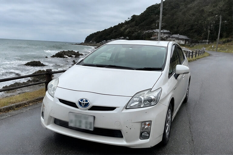 Toyota Prius S (2010) – pearl white, 145,000 km, 車検 March 2026