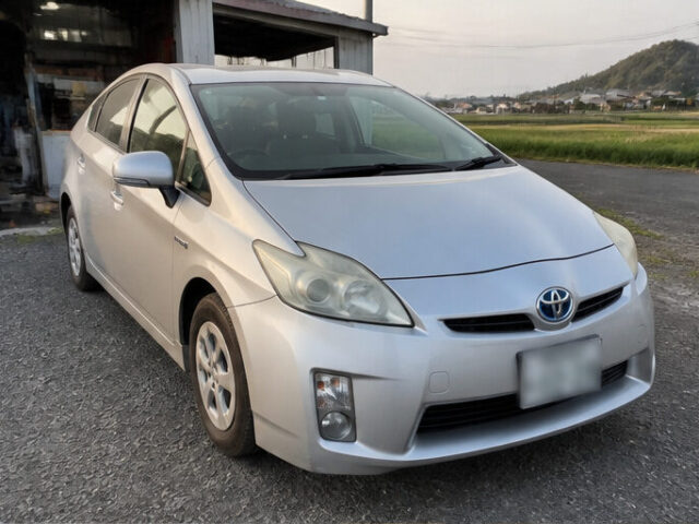 2010年式 トヨタ プリウス S 純正ナビ・バックカメラ付
